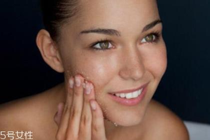 痘痘肌可以去角质吗?不严重时可以去角质 痘痘肌可以去角质吗?不严重时可以去角质