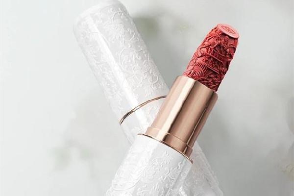 花西子口红会不会掉色 花西子口红会沾杯吗 花西子口红会不会掉色 花西子口红会沾杯吗