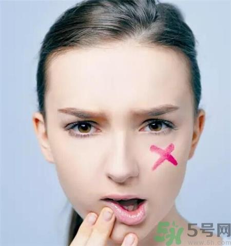 口红可以遮黑眼圈吗?口红遮黑眼圈妆容教程 口红可以遮黑眼圈吗?口红遮黑眼圈妆容教程