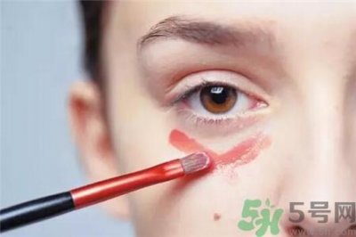 ​口红可以遮黑眼圈吗?口红遮黑眼圈妆容教程