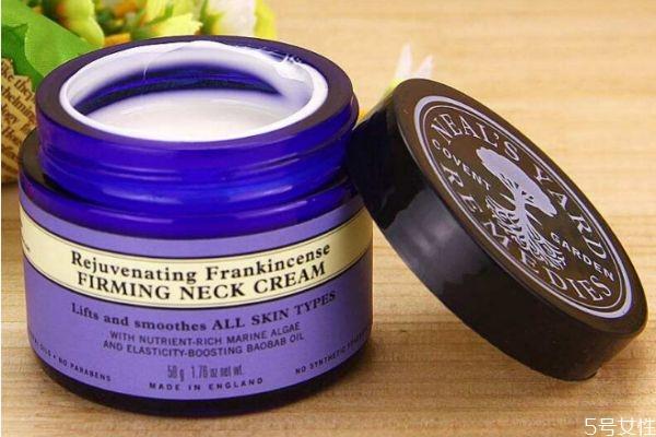 面部乳液可以当颈霜吗 用身体乳代替颈霜的危害 面部乳液可以当颈霜吗 用身体乳代替颈霜的危害