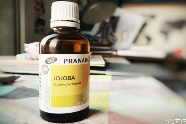 荷荷巴油能卸妆吗 荷荷巴油有卸妆功效吗 荷荷巴油能卸妆吗 荷荷巴油有卸妆功效吗