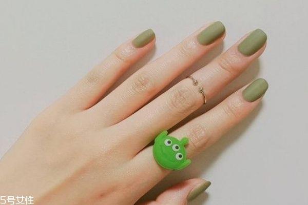 过年适合做什么美甲 get起来让你做整条街最闪亮的妞 过年适合做什么美甲 get起来让你做整条街最闪亮的妞