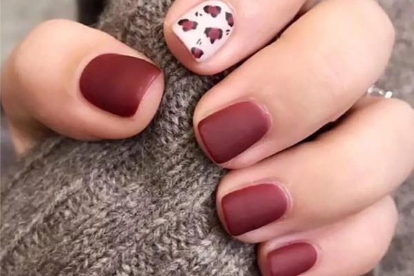 焦糖色美甲搭配图片 显白焦糖拯救手丑党