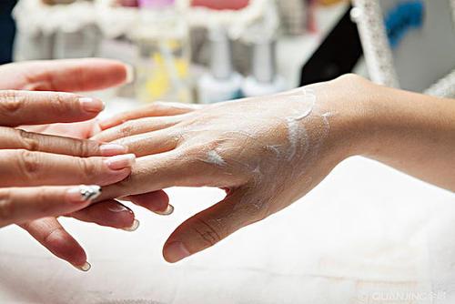 护手霜含什么成分的好 怎么自制护手霜 护手霜含什么成分的好 怎么自制护手霜