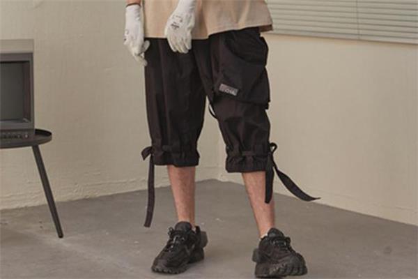 男生穿老爹鞋配什么裤子好看 男生老爹鞋搭配裤子图片 男生穿老爹鞋配什么裤子好看 男生老爹鞋搭配裤子图片