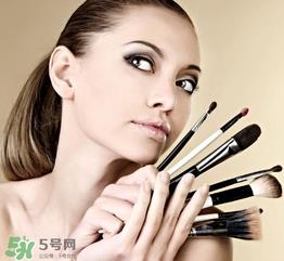 化妆后脸痒是怎么回事？化妆后脸痒怎么办？