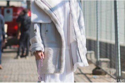 ​羊羔毛起球怎么清理 羊羔毛起球怎么办