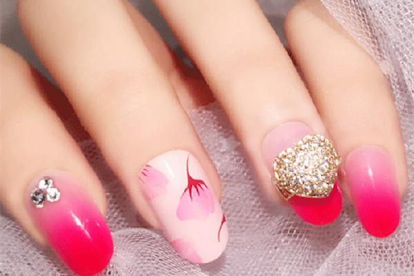 穿戴甲怎么分上下 穿戴甲戴着舒服吗 穿戴甲怎么分上下 穿戴甲戴着舒服吗