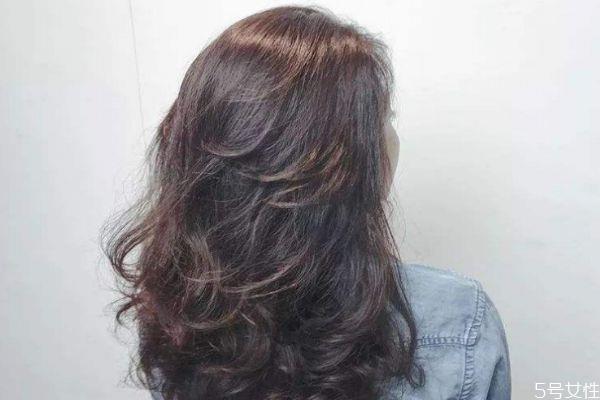 烫头软化需要多长时间 烫头后多久可以做软化 烫头软化需要多长时间 烫头后多久可以做软化