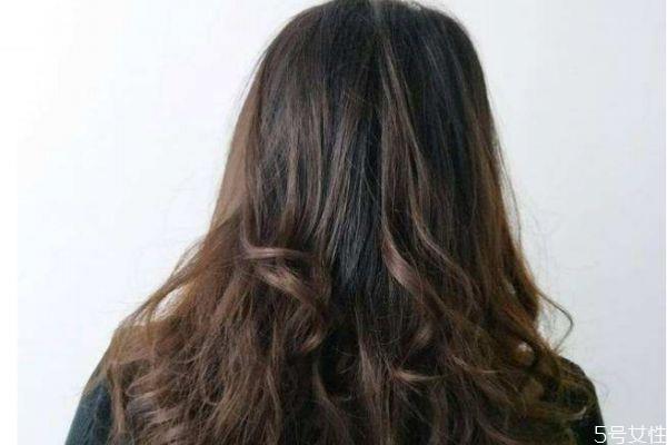 烫头软化需要多长时间 烫头后多久可以做软化 烫头软化需要多长时间 烫头后多久可以做软化