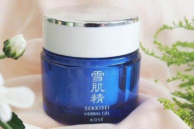 ​维c精华和凝露能一起用吗 会失去锁水效果