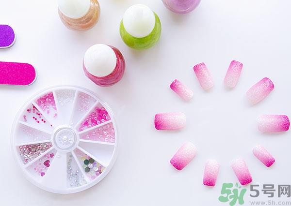 指甲油会过期吗?指甲油过期是什么样的? 指甲油会过期吗?指甲油过期是什么样的?