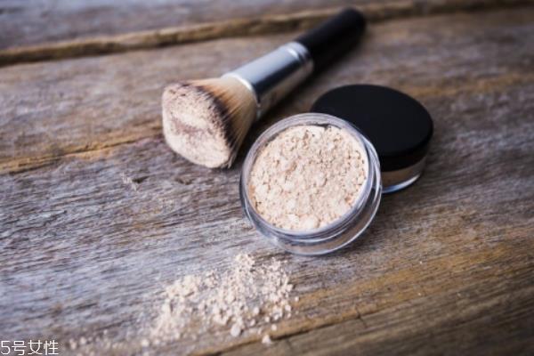 定妆粉可以直接涂吗 你们用对了吗 定妆粉可以直接涂吗 你们用对了吗