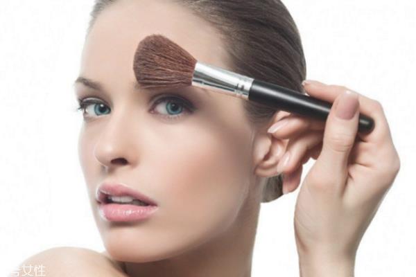 定妆粉可以直接涂吗 你们用对了吗 定妆粉可以直接涂吗 你们用对了吗