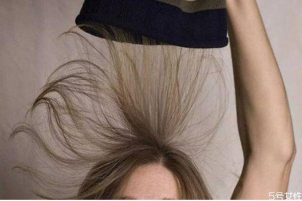 刚剪的刘海翘起来怎么办 为什么刘海老是悬空 刚剪的刘海翘起来怎么办 为什么刘海老是悬空