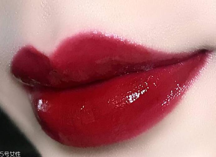 ysl新黑管唇釉401试色 红莓果酒红色饱满醉人 ysl新黑管唇釉401试色 红莓果酒红色饱满醉人