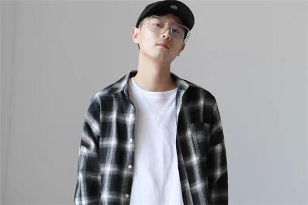 黑白格衬衫里面配什么衣服 黑白格衬衫配什么内搭好看 黑白格衬衫里面配什么衣服 黑白格衬衫配什么内搭好看