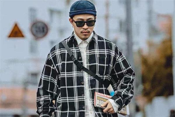 黑白格衬衫里面配什么衣服 黑白格衬衫配什么内搭好看 黑白格衬衫里面配什么衣服 黑白格衬衫配什么内搭好看