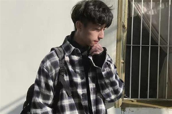 黑白格衬衫里面配什么衣服 黑白格衬衫配什么内搭好看 黑白格衬衫里面配什么衣服 黑白格衬衫配什么内搭好看