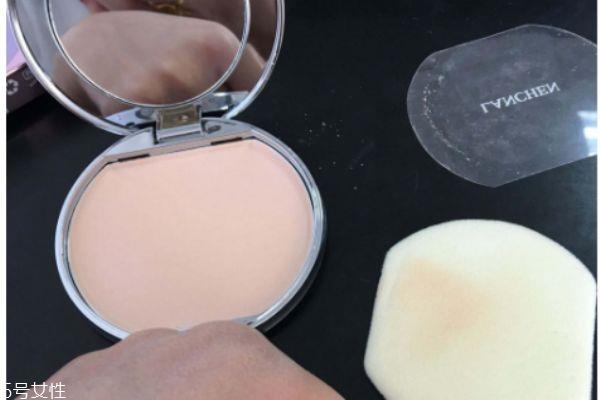 蓝秀粉饼怎么样 蓝秀柔光控油型定妆粉饼 蓝秀粉饼怎么样 蓝秀柔光控油型定妆粉饼