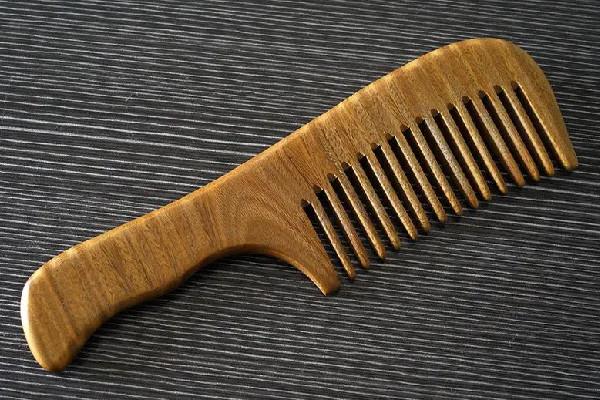 木梳子用久了有味怎么办 木梳子为什么会发臭 木梳子用久了有味怎么办 木梳子为什么会发臭