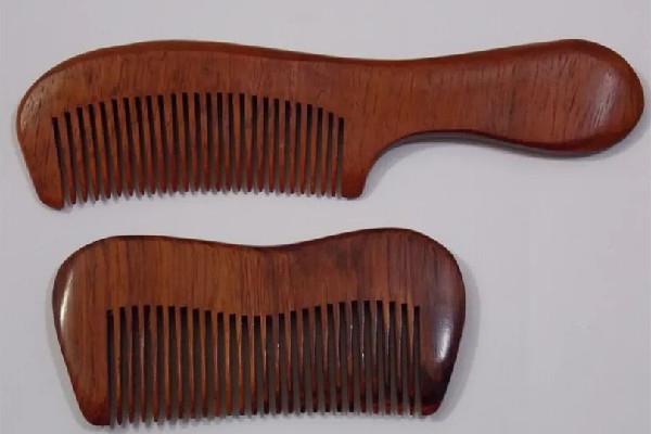 木梳子用久了有味怎么办 木梳子为什么会发臭 木梳子用久了有味怎么办 木梳子为什么会发臭