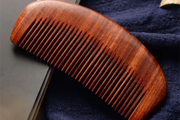 木梳子用久了有味怎么办 木梳子为什么会发臭 木梳子用久了有味怎么办 木梳子为什么会发臭