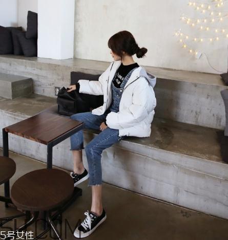 白色羽绒服怎么搭配？白色羽绒服搭配图片