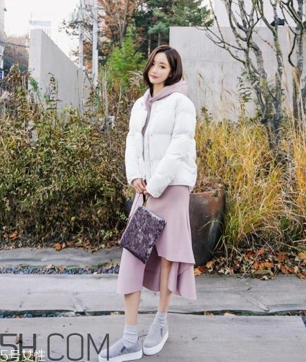 白色羽绒服怎么搭配？白色羽绒服搭配图片