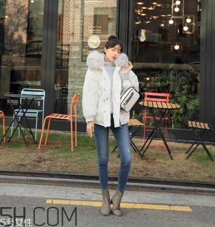 白色羽绒服怎么搭配？白色羽绒服搭配图片