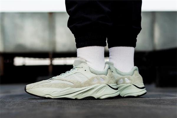 yeezy 700 salt海盐开箱测评 上脚非常棒