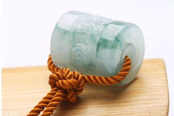 翡翠转运珠价格是怎么样的呢 翡翠怎么鉴别真假呢 翡翠转运珠价格是怎么样的呢 翡翠怎么鉴别真假呢