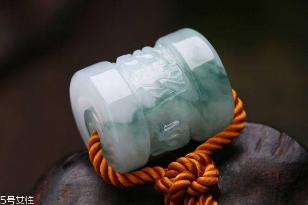 翡翠转运珠价格是怎么样的呢 翡翠怎么鉴别真假呢 翡翠转运珠价格是怎么样的呢 翡翠怎么鉴别真假呢