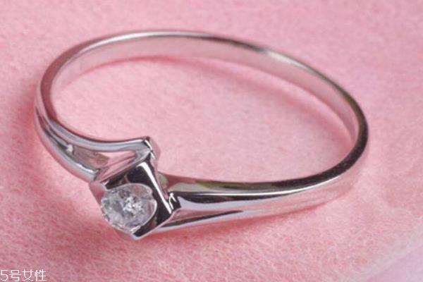 铂金戒指怎么鉴定真假 要学会分辨 铂金戒指怎么鉴定真假 要学会分辨