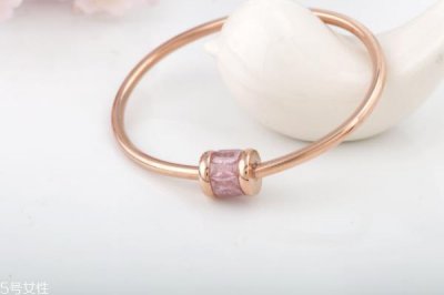 ​玫瑰金手镯的寓意 美好与幸运常伴