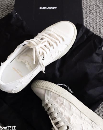 圣罗兰小白鞋怎么样?女明星的街拍利器 圣罗兰小白鞋怎么样?女明星的街拍利器