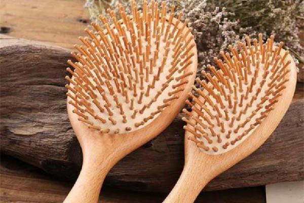 气垫梳上的污垢怎么清理 气垫梳多久清洗一次