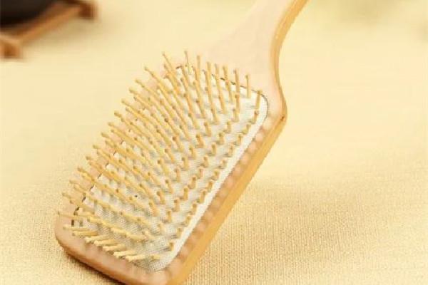 气垫梳上的污垢怎么清理 气垫梳多久清洗一次
