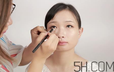 性感妆容怎么画 性感妆容的画法