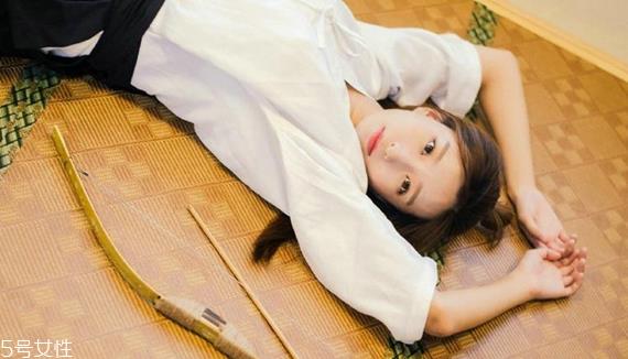 娇兰幻彩流星蜜粉饼多少钱 娇兰幻彩流星蜜粉饼使用方法