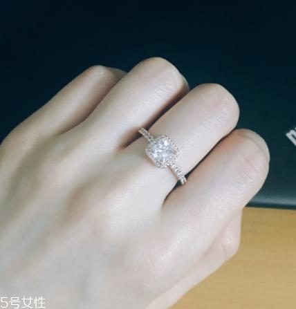 戒指发黄怎么办?戒指发黄是什么原因 戒指发黄怎么办?戒指发黄是什么原因