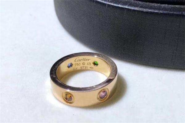 卡地亚彩宝戒指多少钱 别具一格的彩色宝石