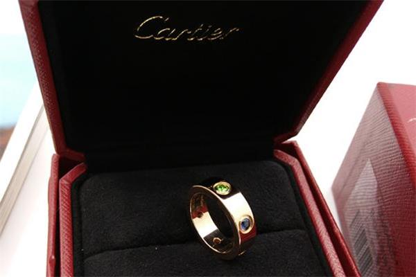 卡地亚彩宝戒指多少钱 别具一格的彩色宝石