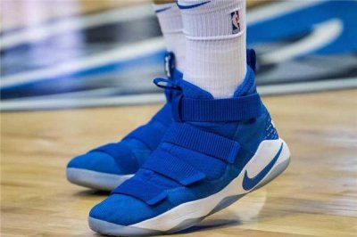 ​篮球鞋和羽毛球鞋区别 保护地方不同