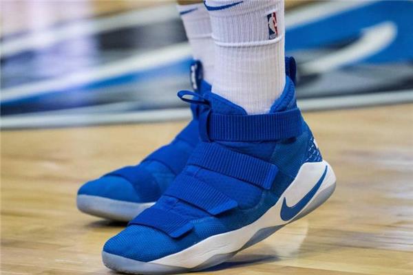 篮球鞋和羽毛球鞋区别 保护地方不同 篮球鞋和羽毛球鞋区别 保护地方不同