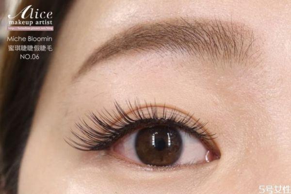 假睫毛可以用睫毛膏吗 使用假睫毛注意事项 假睫毛可以用睫毛膏吗 使用假睫毛注意事项