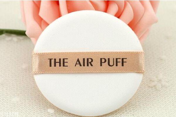 第一次气垫粉扑沾水吗 气垫粉扑用前要弄湿吗 第一次气垫粉扑沾水吗 气垫粉扑用前要弄湿吗