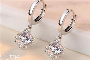 耳环取不下来怎么办？耳环取不下来解决方法