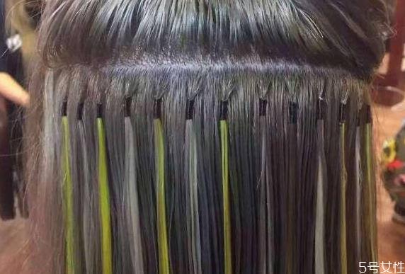 接发胶水怎么去掉 接发的胶用什么能洗掉